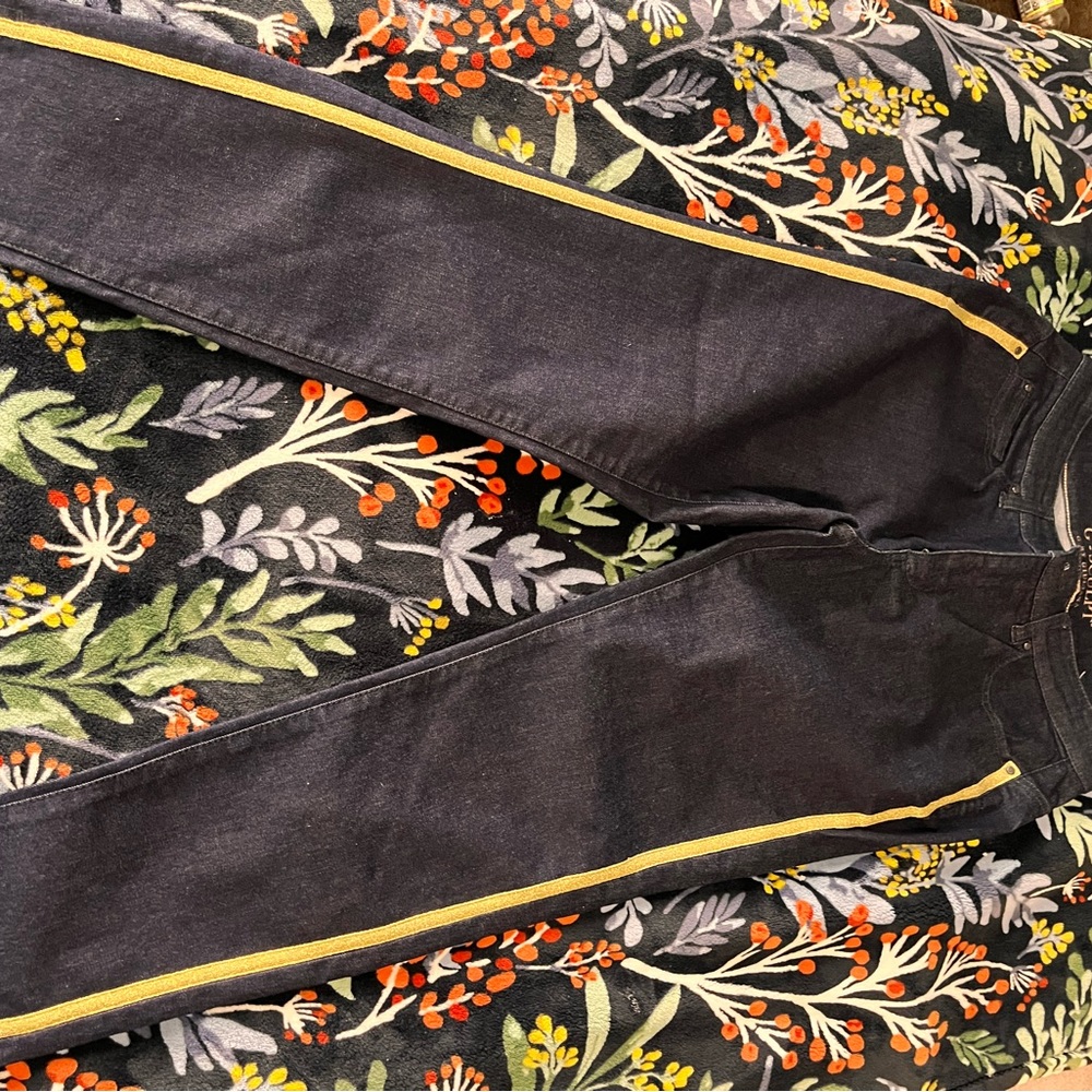 Dark denim jeans from G by Guliana with gold stripes down either side. Size 12.